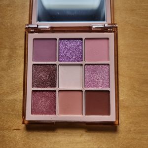 Huda Beauty Nude Light Eyeshadow Palette